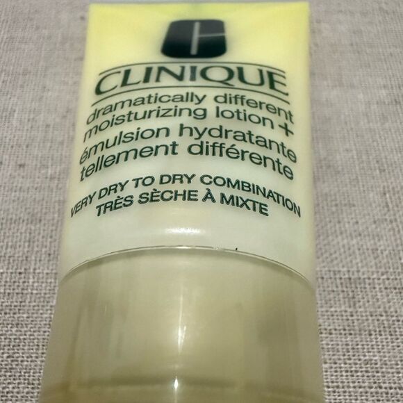Clinique Dramatically Different Moisturizing Lotion+ 30ml – New Travel Size - Picture 14 of 15